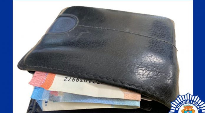 Devuelven una cartera con más de 6.000 euros en Benidorm