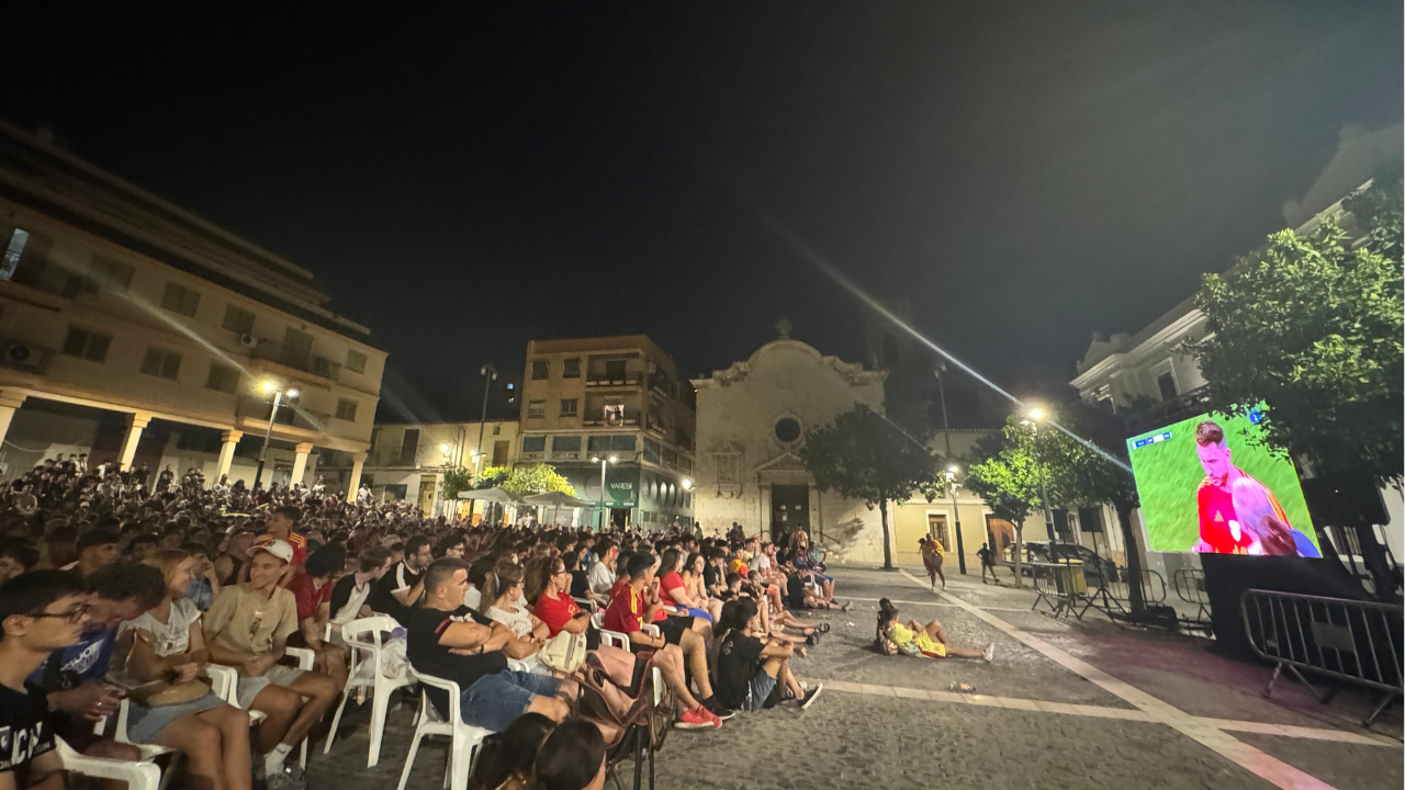 La plaza de la Iglesia de Paterna durante la semifinal