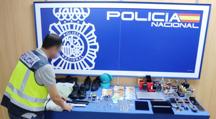 Desmantelan un grupo criminal por atracar a punta de pistola un furgón con productos de telefonía Cuatro detenidos por atracar a punta de pistola un furgón con productos de telefonía