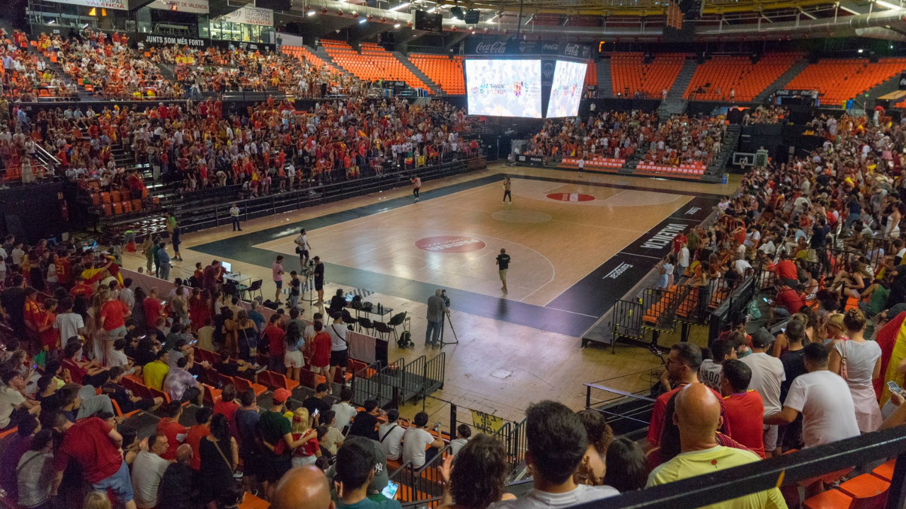 La Fonteta durante el partido previo a la final