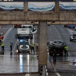 La lluvia paraliza la ciudad: parques cerrados, vuelos desviados y trenes cancelados