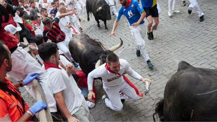 El quinto encierro de San Fermín se salda con un herido de la Comunitat Valenciana