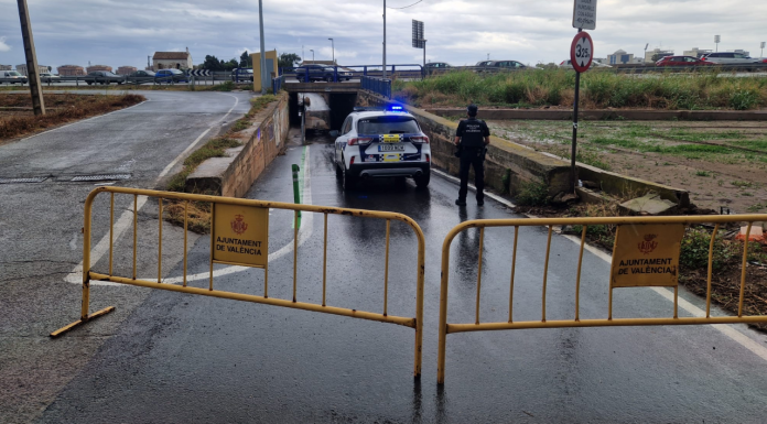 Valencia amanece bajo una "tormenta extrema" y granizo que obliga a cerrar un túnel