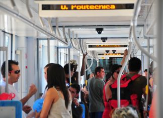 Los jóvenes valencianos seguirán viajando gratis en transporte público hasta final de año