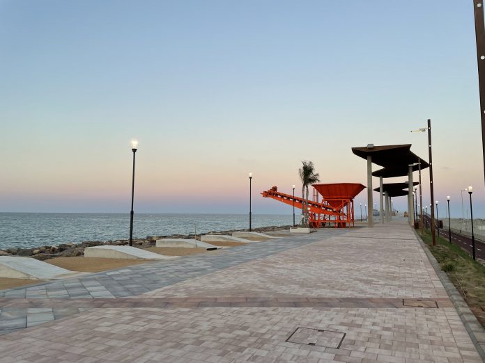 El nuevo paseo del puerto de Sagunto se abre a la ciudadanía