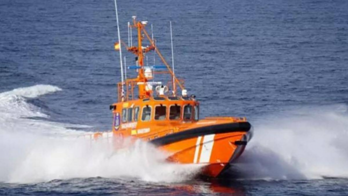 Un barco de la ruta Valencia-Mallorca con 400 pasajeros, a la deriva por un incendio