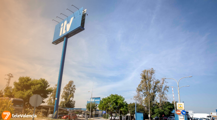 VÍDEO | Colas de 5 horas para pasar la ITV en Valencia VÍDEO | Colas de 5 horas para pasar la ITV en Valencia