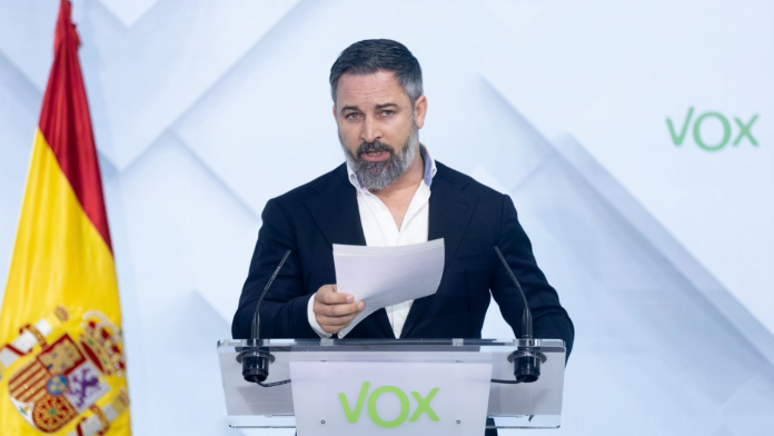 Abascal da por "rotos" los gobiernos autonómicos con el PP tras aceptar Feijóo el reparto de MENAS