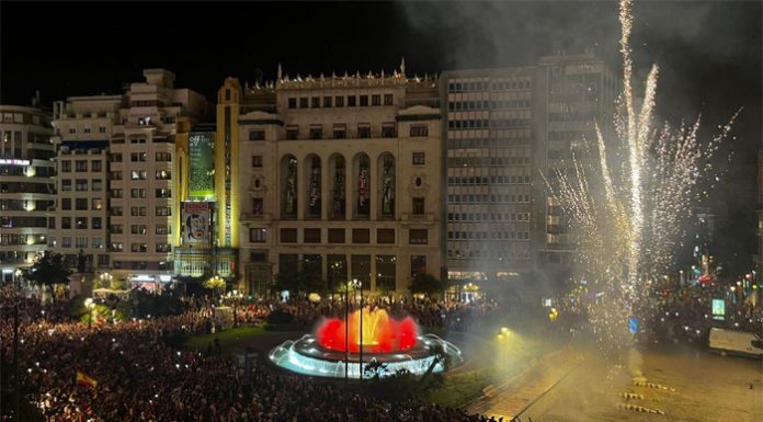 Cientos de miles de valencianos celebran el triunfo de la selección española