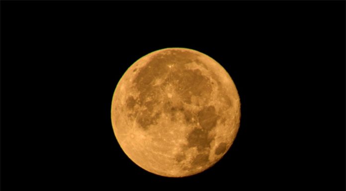 La Luna llena del Ciervo deslumbra el cielo de la Comunitat Valenciana
