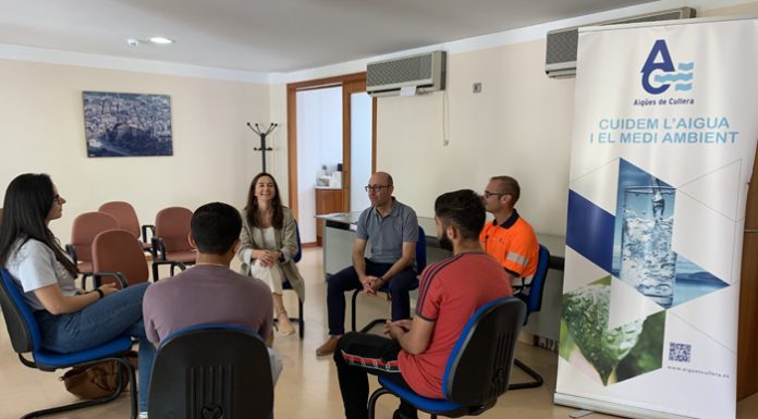 Aigües de Cullera muestra su funcionamiento a jóvenes del municipio