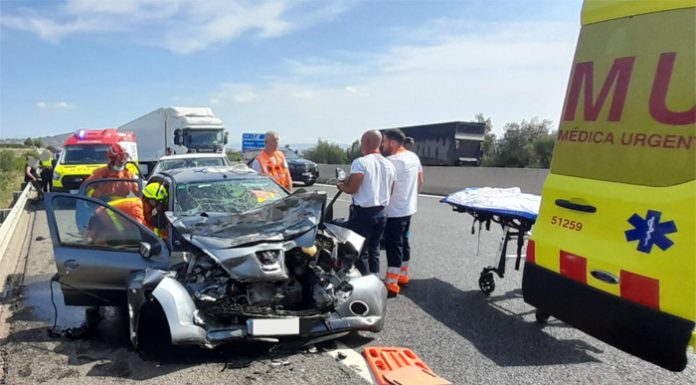 Tres personas hospitalizadas en un accidente de tráfico en la Llosa de Ranes