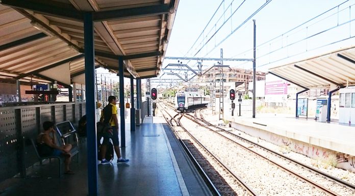 Un hombre agrede con una botella de cristal a otro cerca de la estación de Empalme