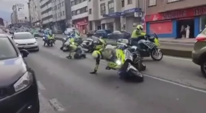 Vídeo: Caída grupal de los guardias civiles que acompañan a La Vuelta Ciclista