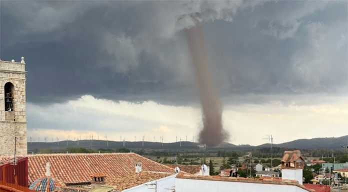 Vídeos: espectacular tornado en El Toro