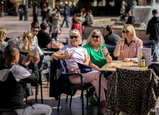 Los turistas se disparan en Valencia y dejan cifras de récord en el cierre del verano