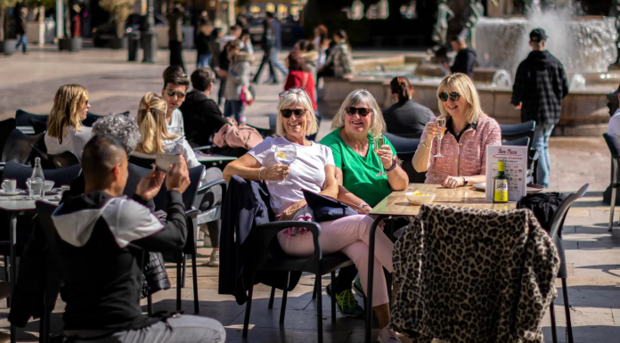 Los turistas se disparan en Valencia y dejan cifras de récord en el cierre del verano