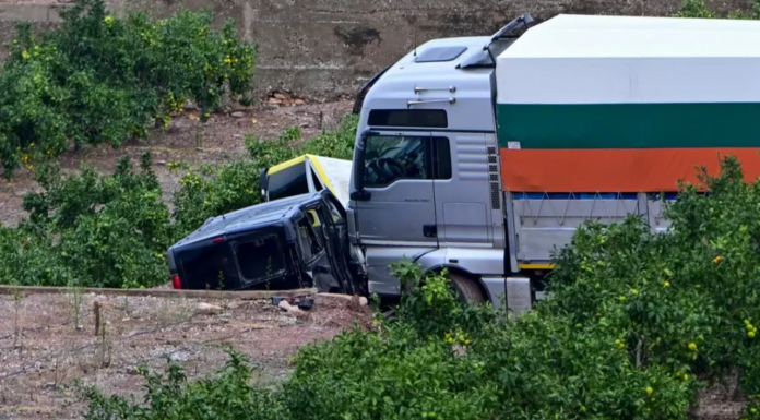 Un camión con problemas en los frenos arrolla y mata a tres personas en Valencia Un camión con problemas en los frenos arrolla y mata a tres personas en Valencia