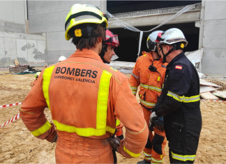 Un trabajador muere al derrumbarse una placa de hormigón en una empresa de Paterna