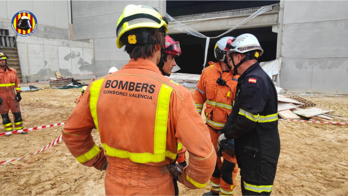 Un trabajador muere al derrumbarse una placa de hormigón en una empresa de Paterna