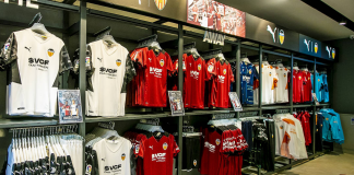 La 'megastore' del Valencia CF abre sus puertas en el centro de la ciudad