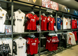 La 'megastore' del Valencia CF abre sus puertas en el centro de la ciudad