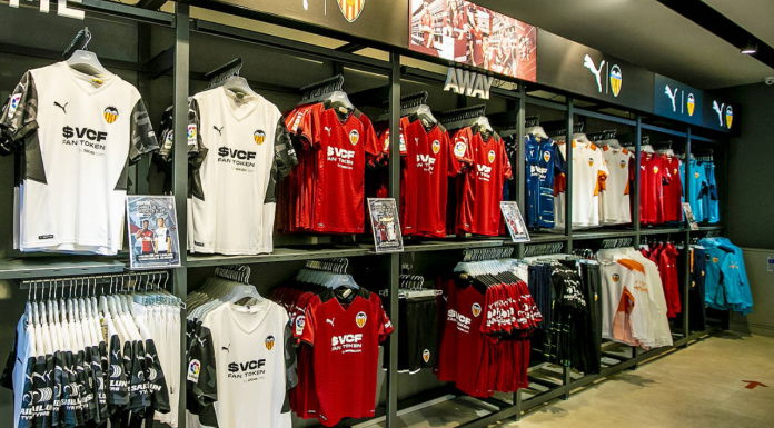 La 'megastore' del Valencia CF abre sus puertas en el centro de la ciudad