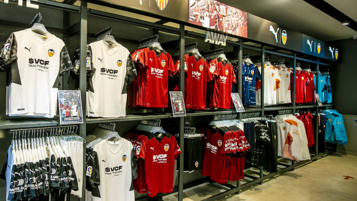 La 'megastore' del Valencia CF abre sus puertas en el centro de la ciudad