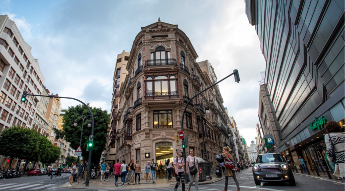 La calle Colón se posiciona entre las vías comerciales más caras de España