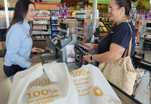 Consum cuenta con bolsas de plástico 100% reciclado en todos sus supermercados