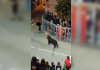 Brutal embestida de un toro a un joven en Vila-real