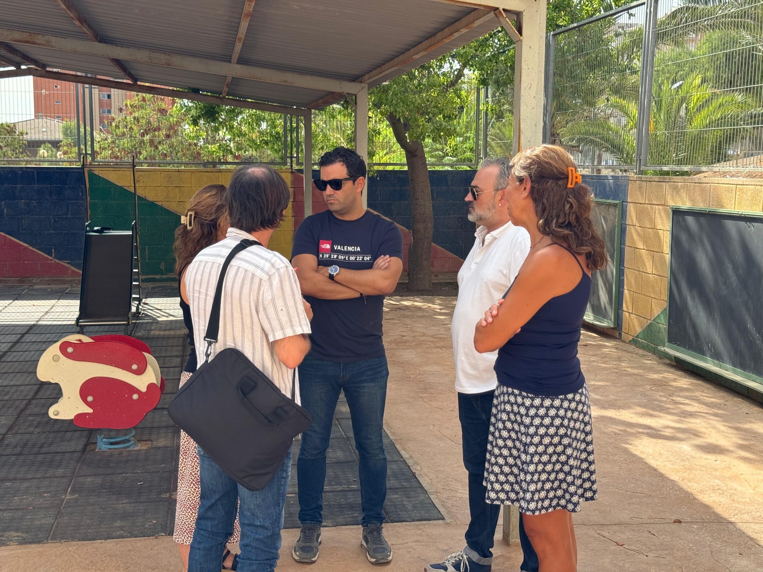 El alcalde de Paterna, Juan Antonio Sagredo, visitando el CEIP Antonio Ferrandis en Paterna