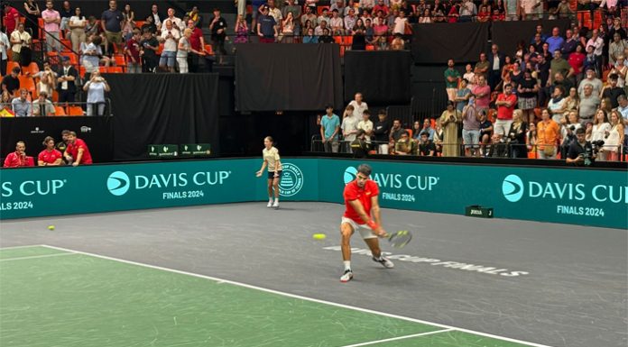 Carlos Alcaraz brilla en Valencia y clasifica a España para las finales de la Copa Davis Carlos Alcaraz