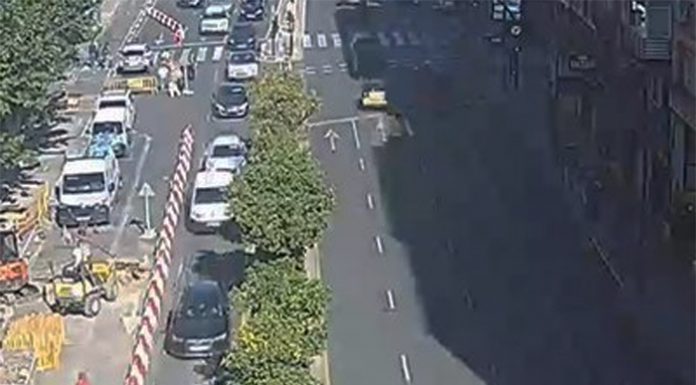 Las obras por el reventón de una tubería en Peset Aleixandre durarán todo el fin de semana