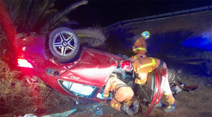 Vuelca un coche en Port de Sagunt