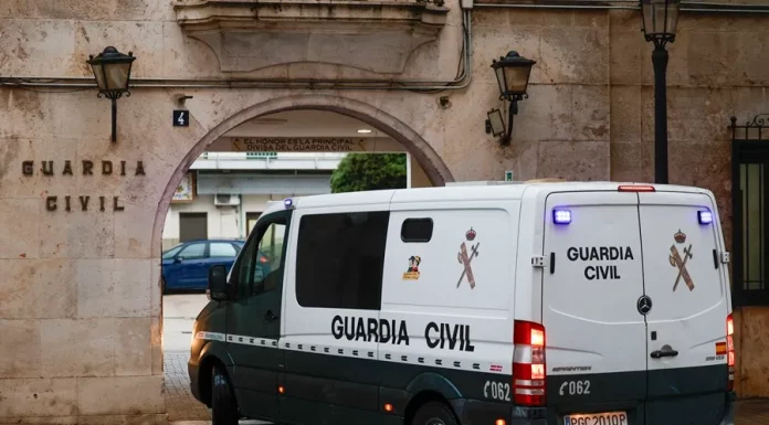 Rafa Mir pasa su segunda noche en el calabozo y se sienta ante la jueza