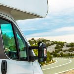 Una mujer de 84 años fallece tras caer de una autocaravana en la A7