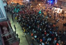 Tensión y disturbios en Mestalla tras la derrota del Valencia: un detenido y quema de contenedores