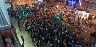 Tensión y disturbios en Mestalla tras la derrota del Valencia: un detenido y quema de contenedores