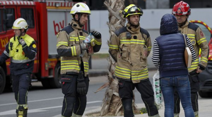 Dos jóvenes heridos en Patraix al incendiarse una vivienda por la carga de un patinete eléctrico Dos jóvenes heridos en Patraix al incendiarse una vivienda por la carga de un patinete eléctrico