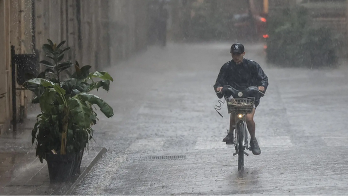 La tormenta descarga 160 litros en unas horas de Valencia