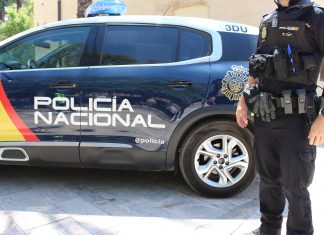 Rescatan a una mujer encerrada por su expareja en un piso de Valencia