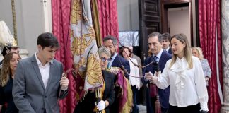 Papi Robles: "Es un honor representar a todos los valencianos portando la Senyera"