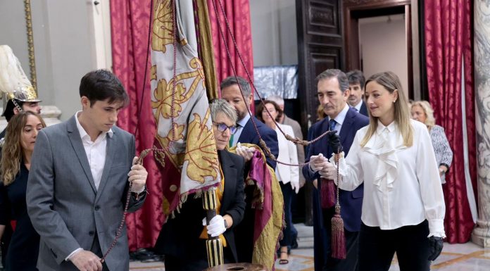 Papi Robles: "Es un honor representar a todos los valencianos portando la Senyera"