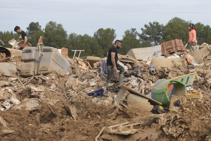 El Mehdi, el héroe de Alfafar que rescató a un vecino de la riada: "O lo salvaba o me moría"