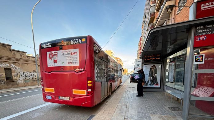 Abren un carril bus exclusivo en la calle San Vicente para agilizar el transporte público de Valencia