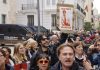 Un centenar de manifestantes reclama la dimisión de Mazón en Les Corts