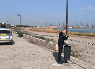 Valencia cierra 6 playas para facilitar su limpieza tras la riada