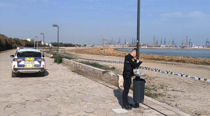 Valencia cierra 6 playas para facilitar su limpieza tras la riada