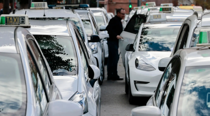 Valencia se queda sin taxis en la noche de San Juan Valencia afrontará el fin de semana del Maratón sin taxis ni metro